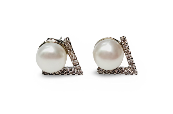 ARETE BOTON TRIANGULAR PLATEADO