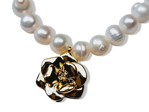 PULSERA FLOR Y PERLA BARROCA DORADO
