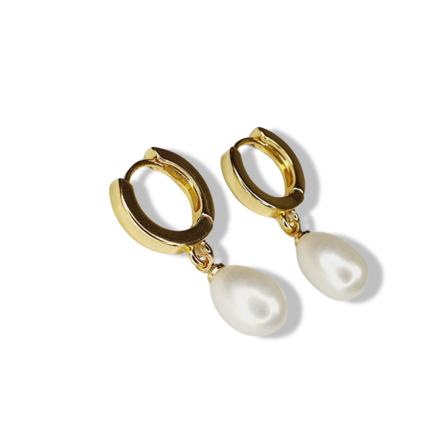 ARETE HUGGIE PERLA BLANCA DORADO