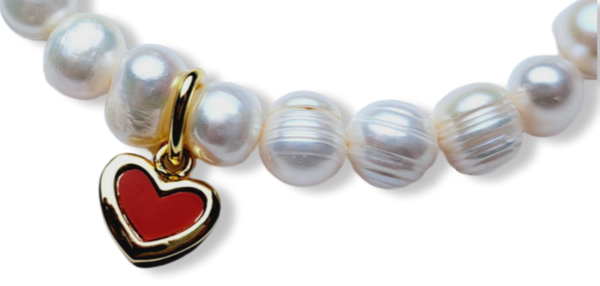 PULSERA PERLA Y CORAZÓN ROJO DORADO