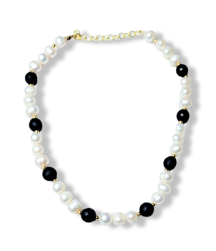 COLLAR PERLA BARROCA Y ONIX DORADO