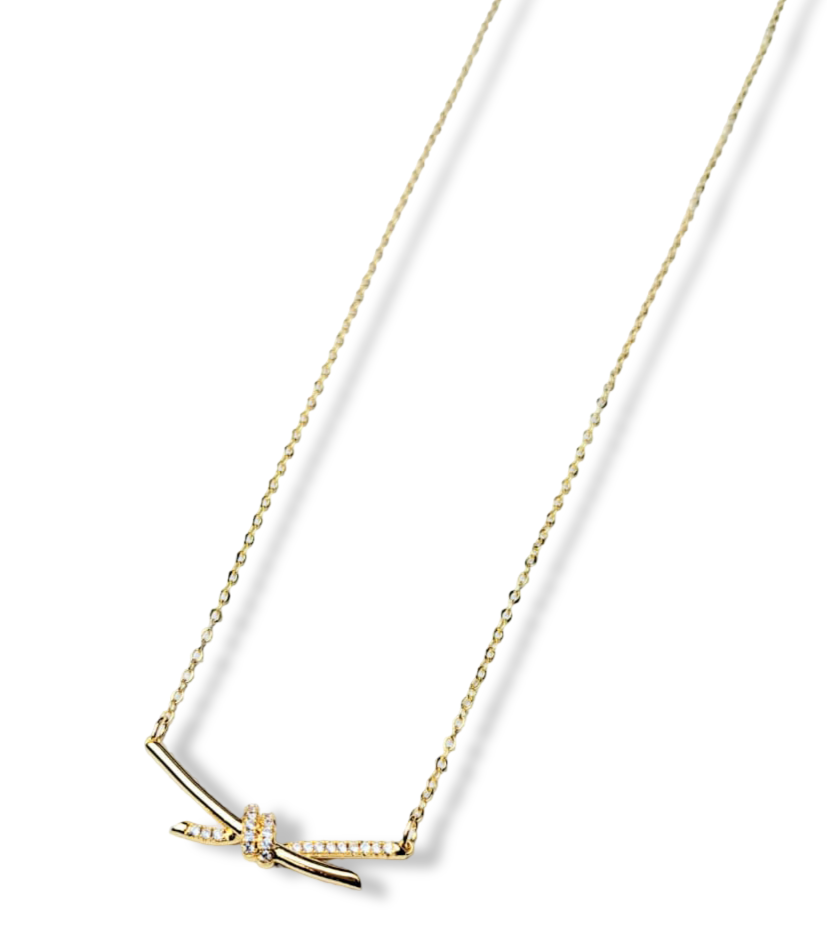 COLLAR NUDO Y CIRCONIA DORADO