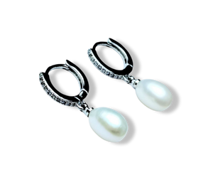 ARETE PERLA GOTA HUGGIE CIRCONIA PLATEADO