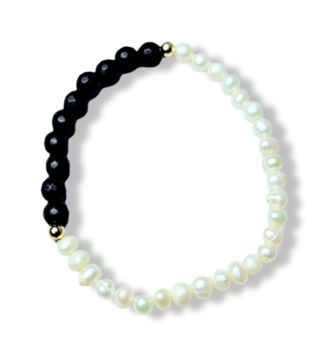 PULSERA PERLA BARROCA ONIX DORADO