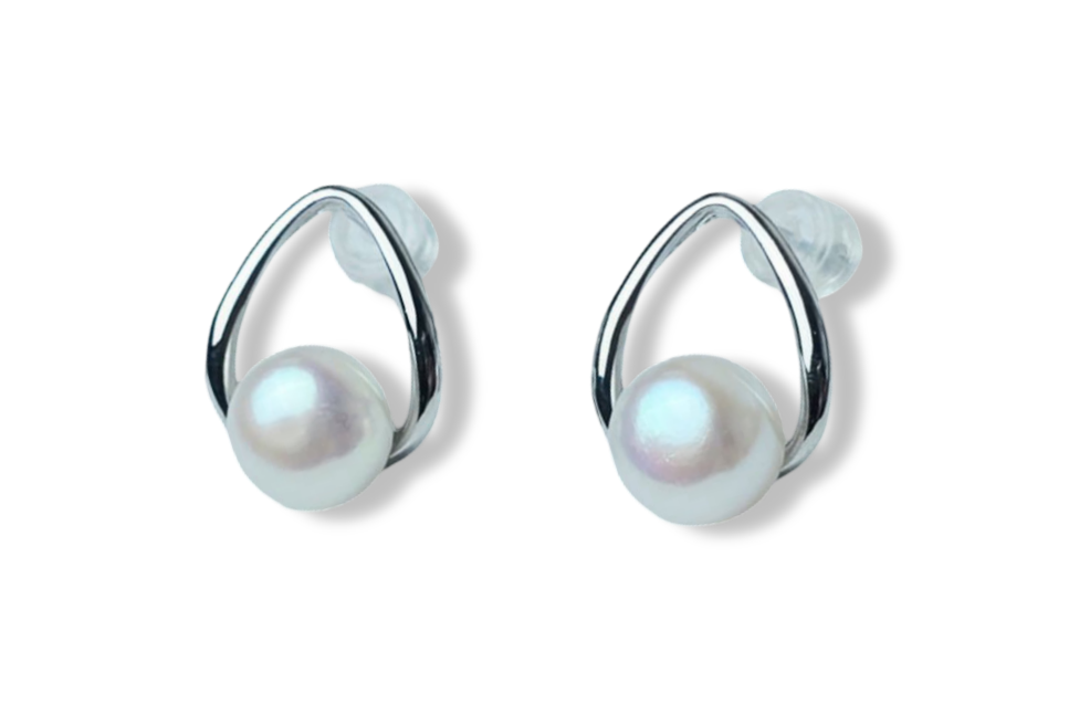 ARETE PERLA BOTON SILUETA GOTA PLATEADO