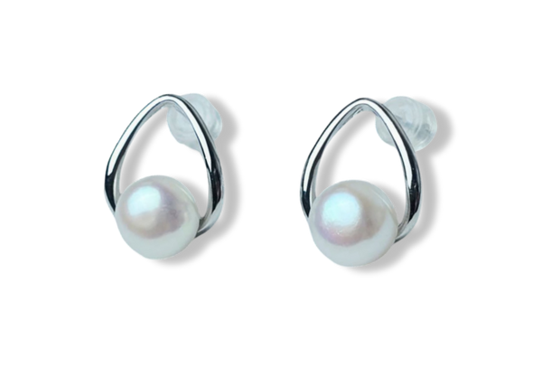 ARETE PERLA BOTON SILUETA GOTA PLATEADO