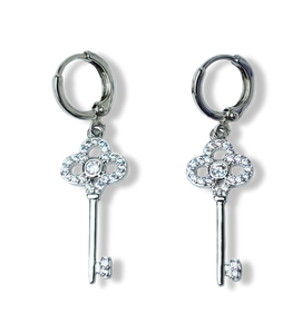 ARETE LLAVE Y CIRCONIA PLATEADO