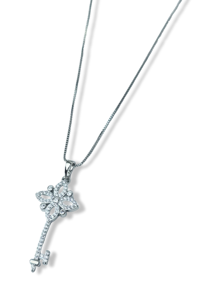 COLLAR LLAVE Y CIRCONIAS PLATEADO