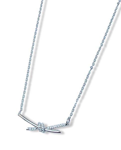 COLLAR NUDO Y CIRCONIA PLATEADO
