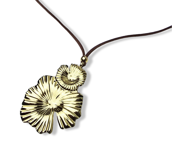 COLLAR WATERPROOF FLOR ESTILIZADA DORADO