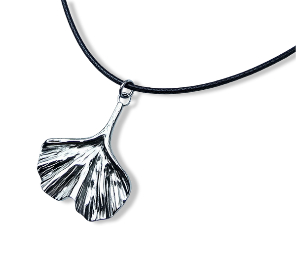 COLLAR WATERPROOF HOJA GINKGO PLATEADO