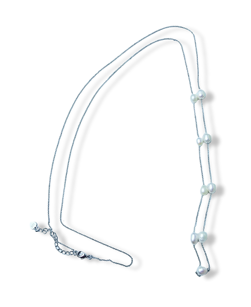 COLLAR PERLA ARROZ BLANCO Y CADENA LARGA PLATEADO