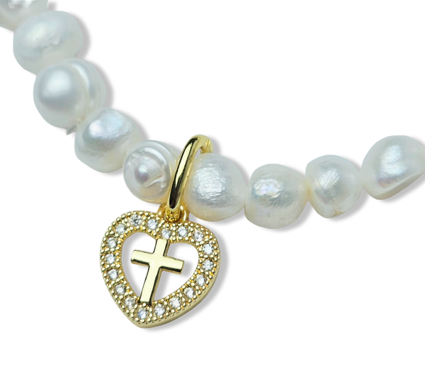 PULSERA PERLA BARROCA Y CORAZÓN EN CRUZ DORADO