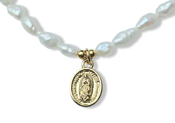PULSERA PERLA ARROZ Y VIRGEN DORADO